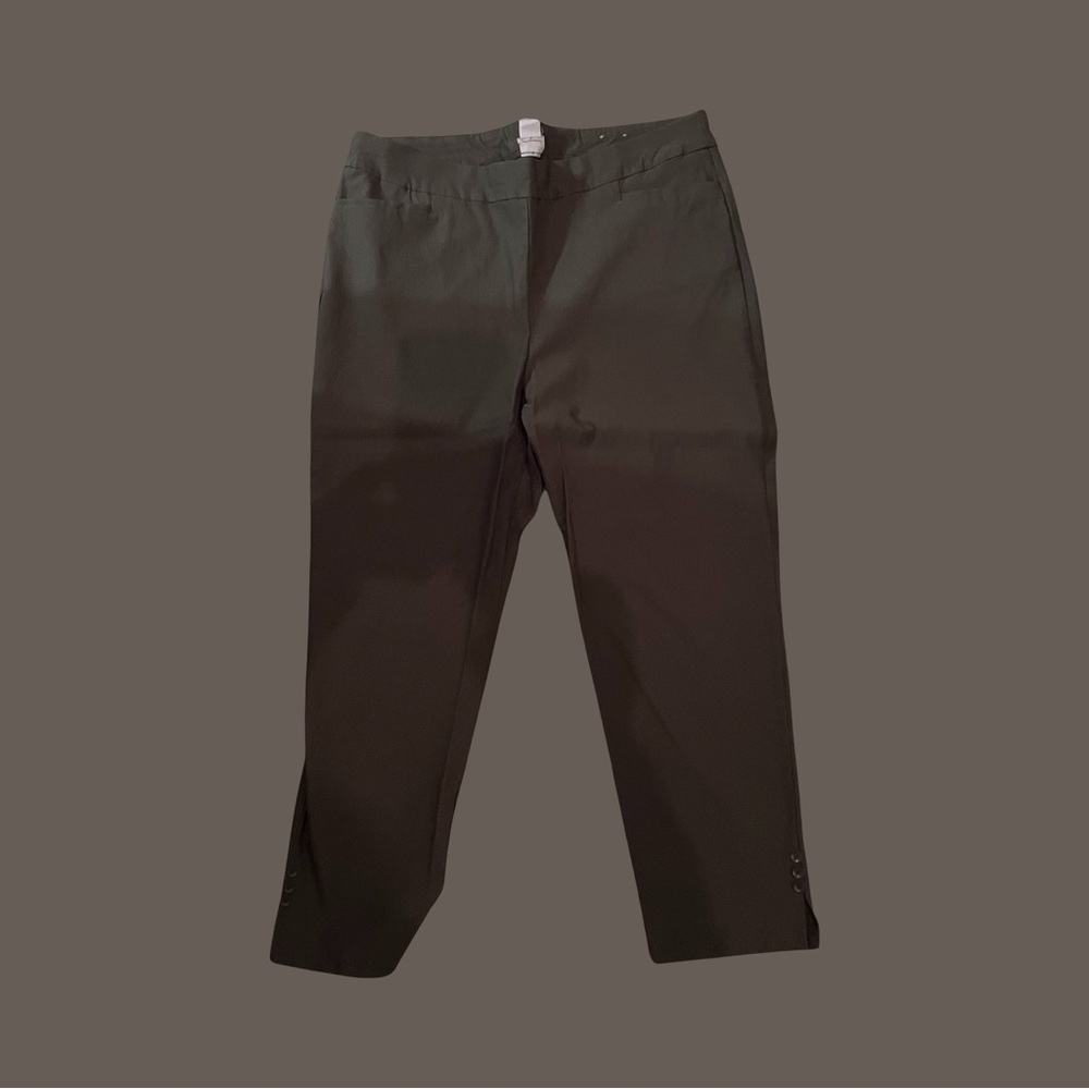 Chicos olive pull on ankle length with button accents 26 inch inseam.